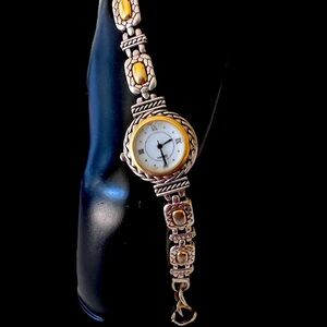 Beautiful Vintage Woman's Brighton Nantucket Watch.  Comes with a battery